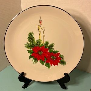 Triomphe Plate Candle, Poinsettia & Pine Plate. Ivory
Pattern: TRI4